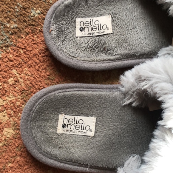 Women’s size 9/10 gray Hello Mello Comfy Indoor Outdoor Super Plush Slippers - Picture 2 of 5